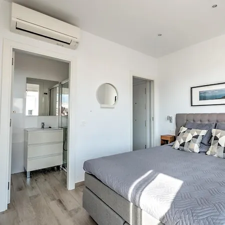 شقة Modern With Location Parador, *