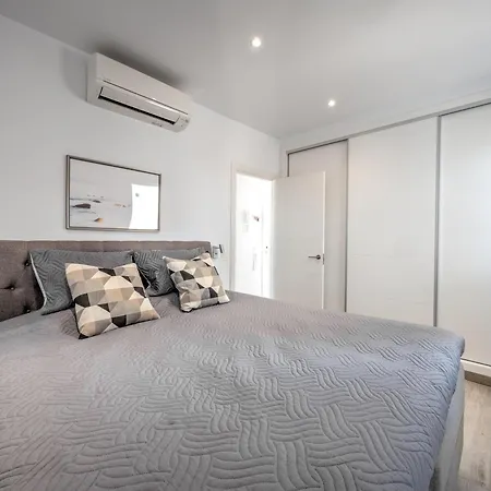 Modern With Location Parador, Apartment