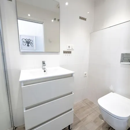 Modern With Location Parador,